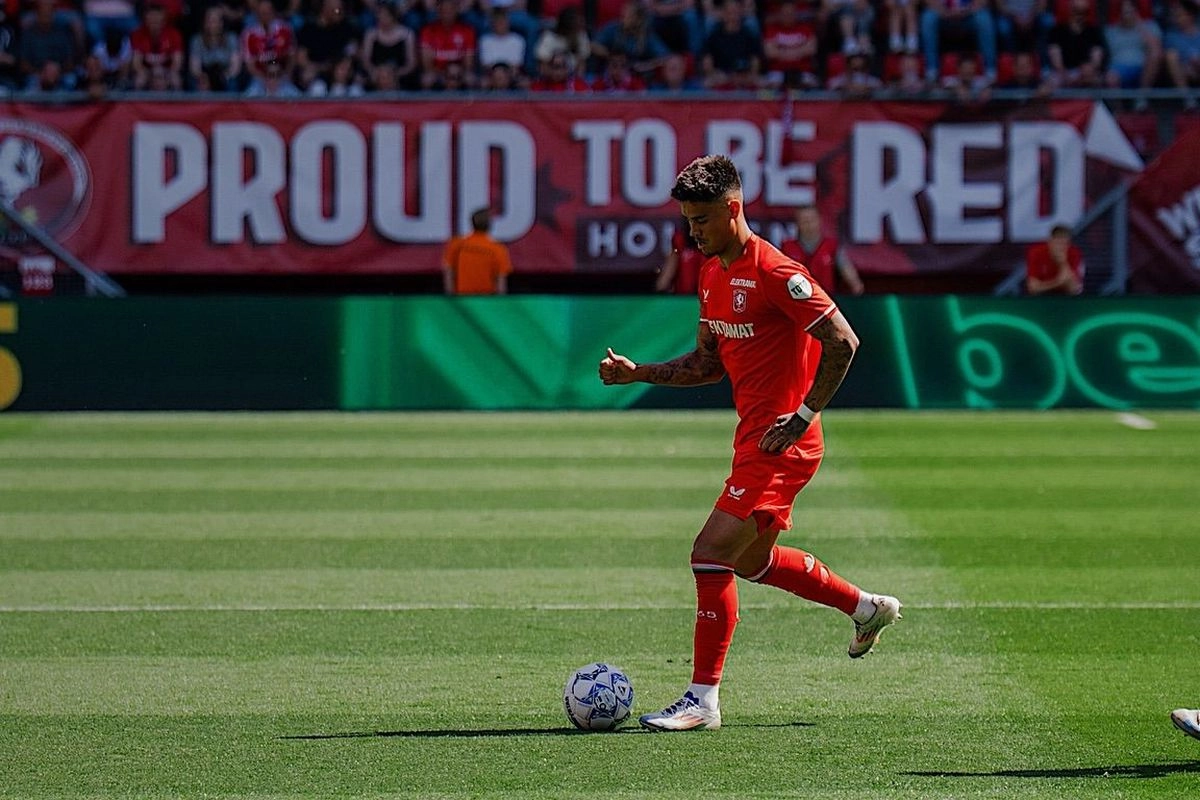 Twente Konfirmasi Mees Hilgers Cedera ACL, Kian Sulit Dapat Klub Baru