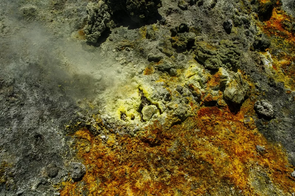 Meski Aromanya Cukup Menyengat, Belerang Menyimpan 5 Manfaat yang Bagus untuk Kesehatan Tubuh dan Kulit