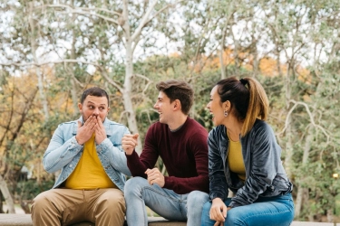 5 Zodiak yang Sering Curhat Saat Nongkrong, Ada Cancer dan Virgo