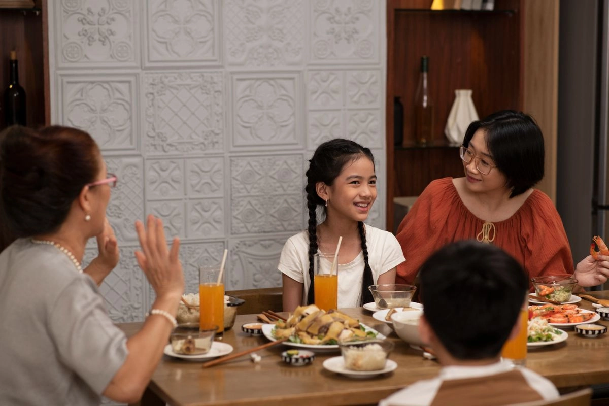 Anak CIBI Lebih Nyaman Bergaul dengan Orang Lebih Tua, Ini Alasannya Menurut Psikolog