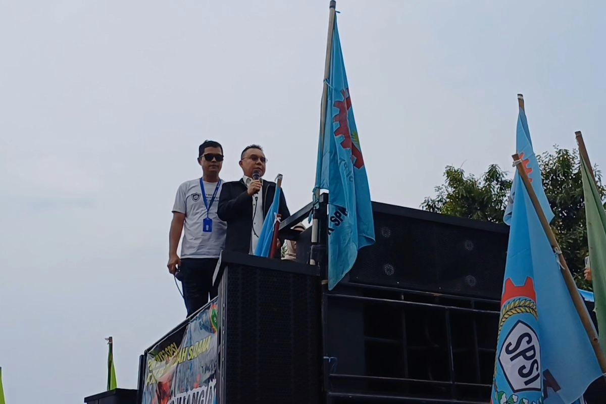 Sufmi Dasco Orasi Saat Temui Massa Buruh di Pabrik Michelin Cikarang