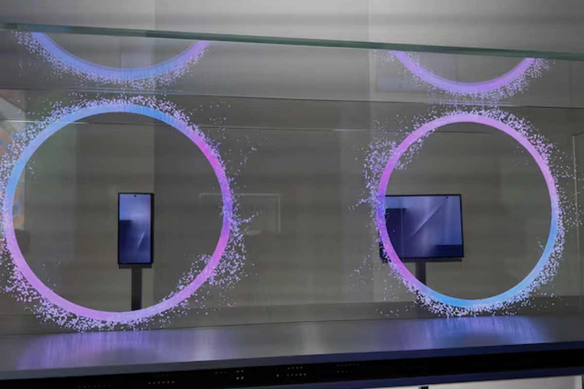 Wujud Ponsel Lipat Tiga Samsung Muncul Dalam Video Pendek