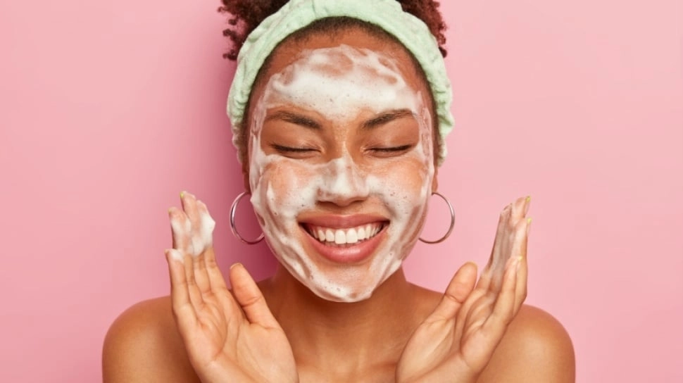 7 Facial Wash Mengandung Niacinamide dan Salicylic Acid untuk Kulit Cerah Bebas Jerawat
