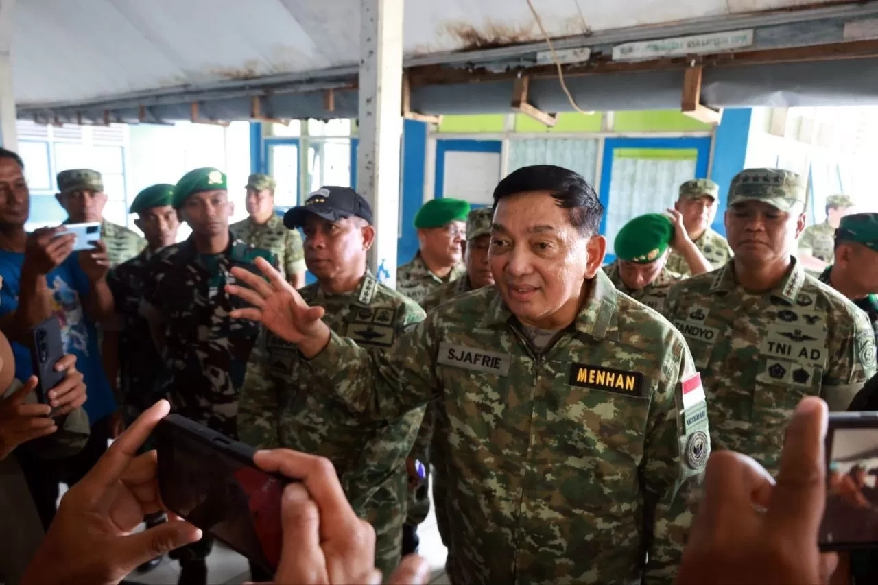 Temui Prajurit di Yonif Teritorial Pembangunan 823/Raja Wakaaka, Menhan Sjafrie: Kalian Harus Jadi Tentara Rakyat