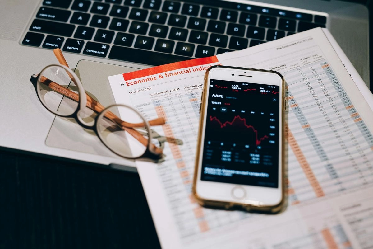 Pinjol Resmi OJK November 2025: 96 Aplikasi Legal dan Aman untuk Pinjam Uang Online