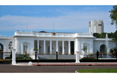 Presiden Bukan Pahlawan!