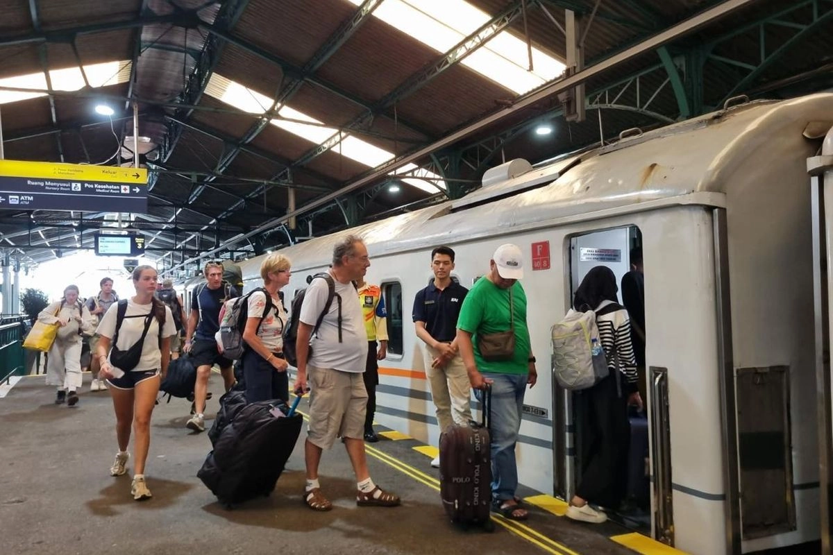 Turis Asing Makin Doyan Naik Kereta Api, Terbanyak dari Stasiun Yogyakarta