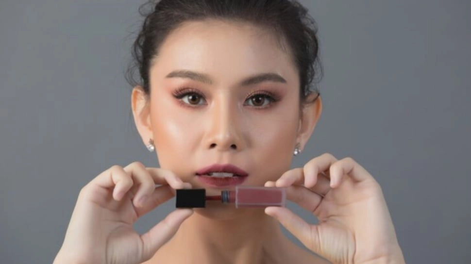 7 Rekomendasi Lipstik yang Bisa Buat Blush On: Praktis, Bikin Bibir dan Pipi Jadi Merona