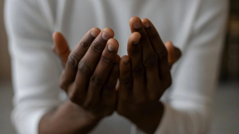 Doa Hari Pahlawan 2025: Meresapi Semangat Pahlawanku Teladanku dalam Upacara Bendera