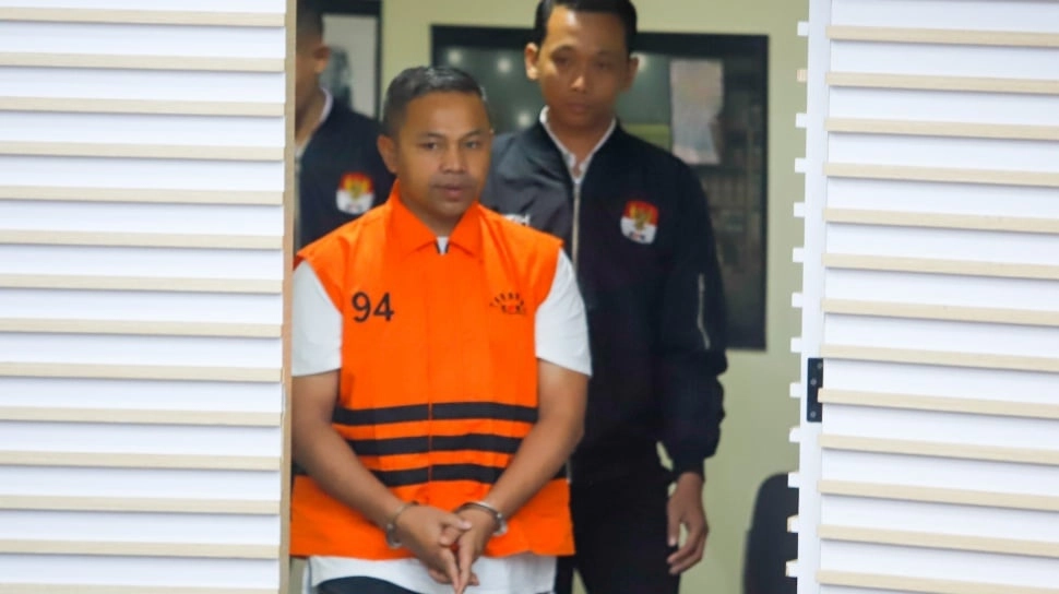 KPK Geledah Rumah Dinas Gubernur Riau, CCTV Disita!