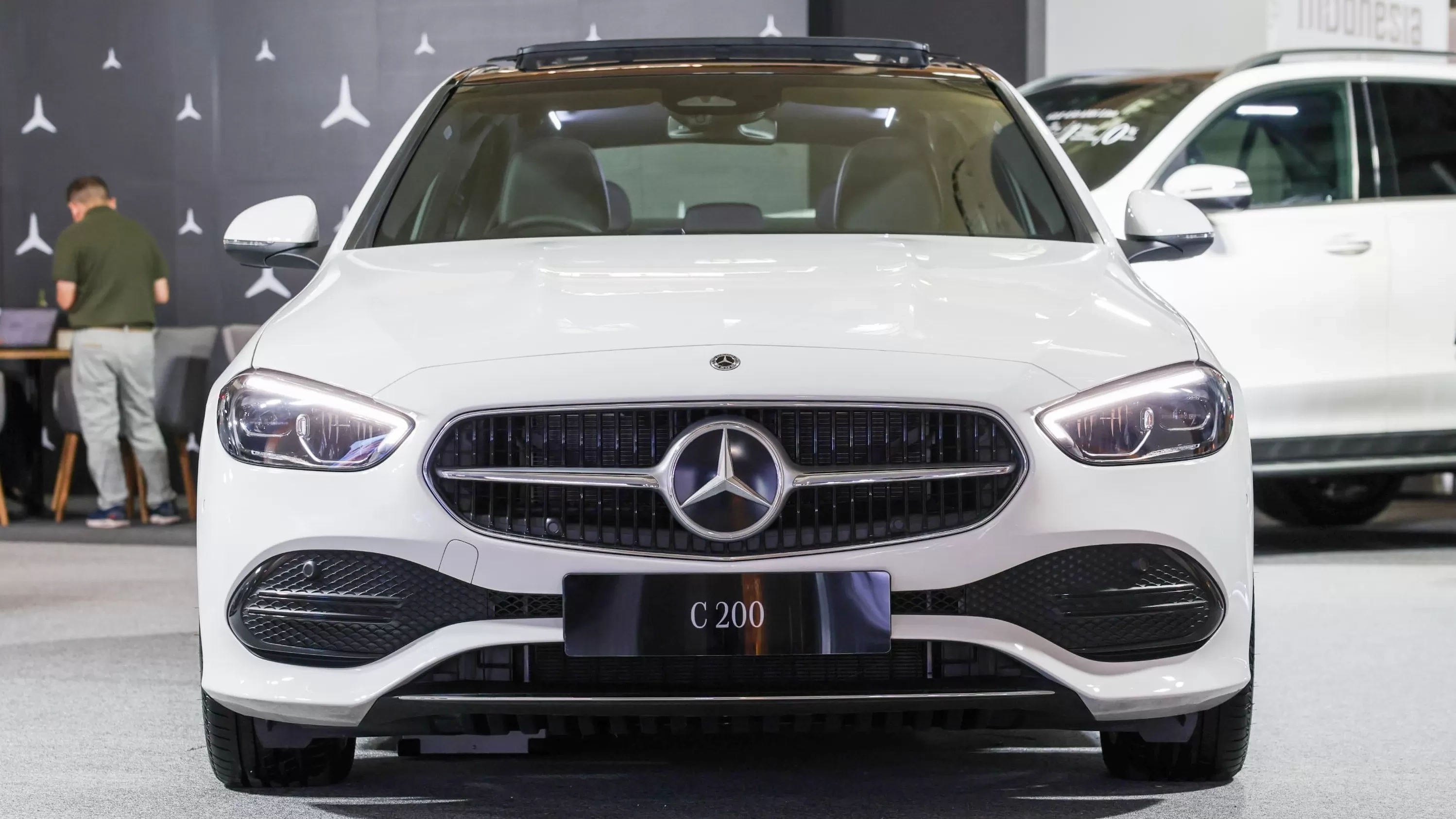 Kenyamanan Maksimal, Mercedes-Benz C 200 Avantgarde Line Hadir dengan Fitur Panoramic Sliding Sunroof