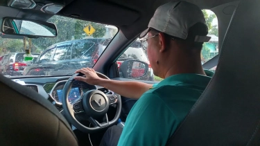 Langit Kelabu, Jalan Basah, dan Sepotong Cerita VinFast di Jakarta