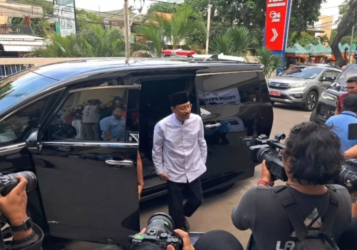 Mensos Gus Ipul Jenguk Korban Ledakan SMAN 72 di RSIJ Cempaka Putih