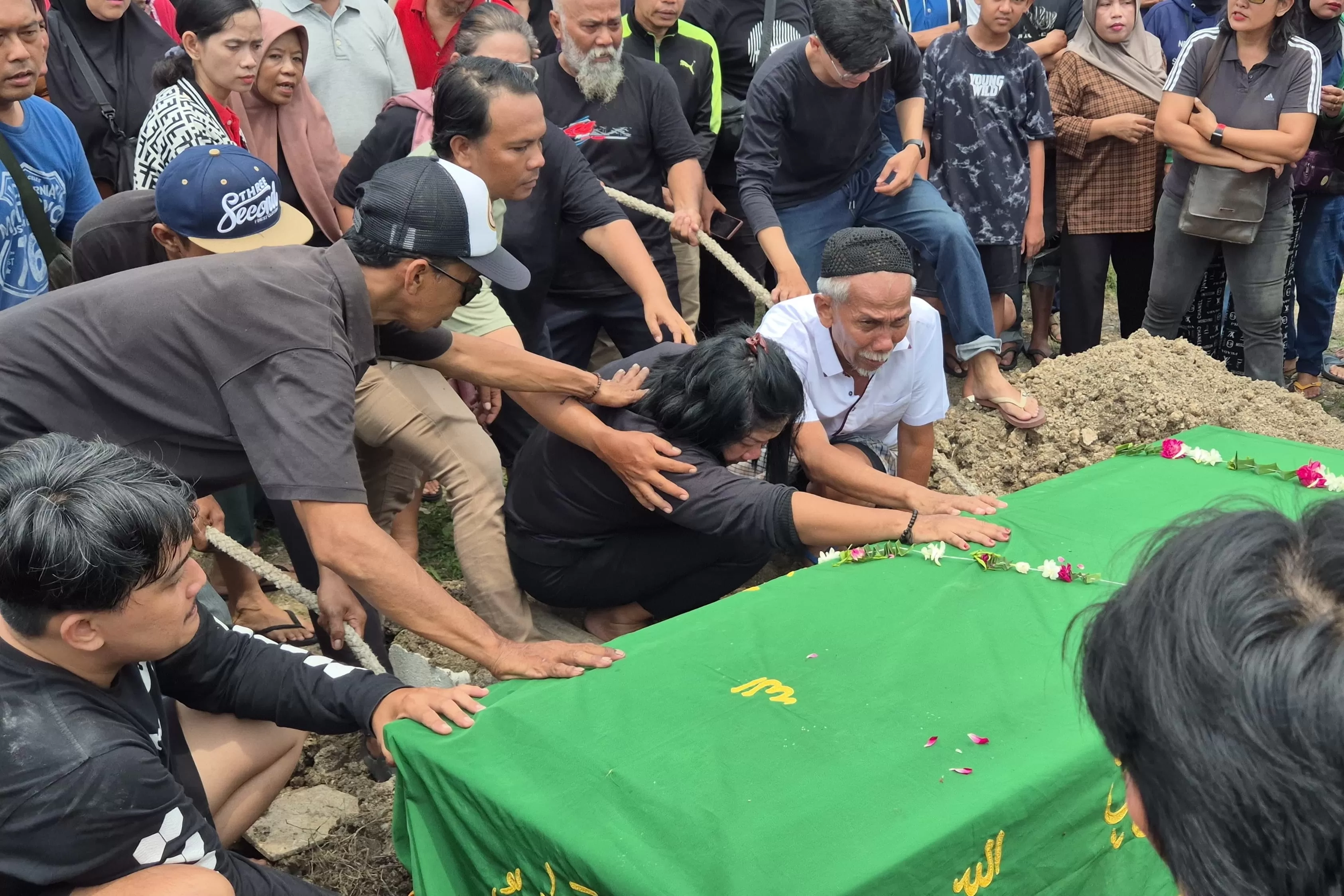 Reno Syahputra Dewo, Korban Hilang Demo Jakarta Dimakamkan di Surabaya, Keluarga: Kami Sudah Ikhlas