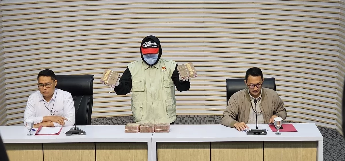 Selain Penetapan Tersangka, KPK Pamerkan Uang Rp 500 Juta dari OTT Bupati Ponorogo Sugiri Sancoko