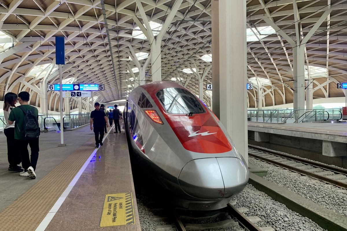 Pengamat: Whoosh hingga Surabaya Hanya Keinginan, Bukan Kebutuhan