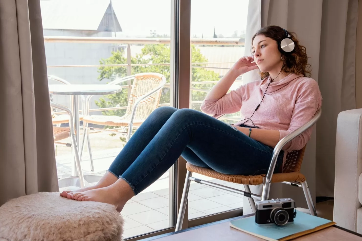 9 Perilaku Sunyi Wanita yang Perlahan Kehilangan Kegembiraan dalam Hidup