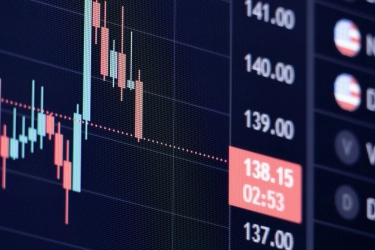 IHSG Dibuka Menguat 0,45 Persen ke 8.425, Didorong Sektor Infrastruktur dan Barang Baku