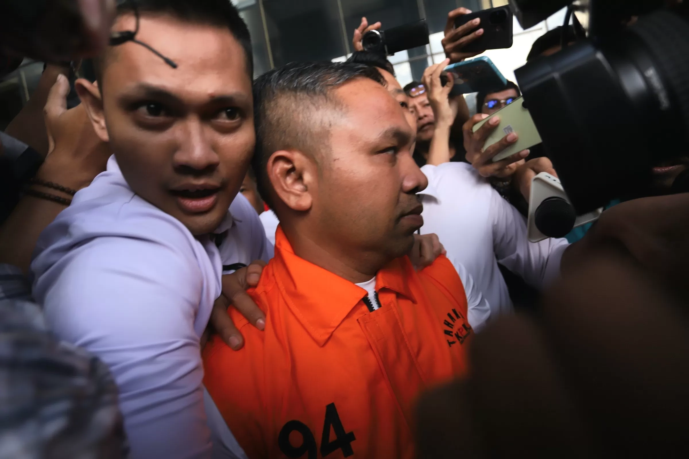 KPK Gencar Lakukan Penggeledahan Maraton Kasus Dugaan Pemerasan Gubernur Riau Abdul Wahid untuk Gali Alat Bukti