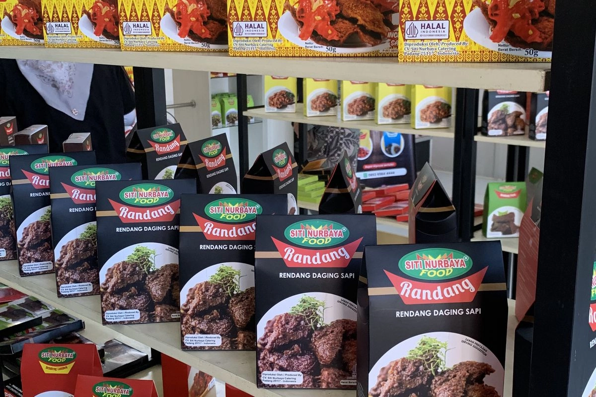 9 Oleh-oleh Khas Minangkabau, Bisa Beli Rendang dan Dendeng Balado
