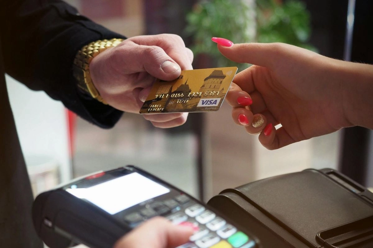 Apakah Kartu Kredit Masih Relevan untuk Kebutuhan Finansial Anak Muda?