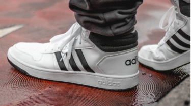 5 Rekomendasi Sepatu Adidas Casual Super Nyaman, Cocok Buat Nongki Bareng Teman