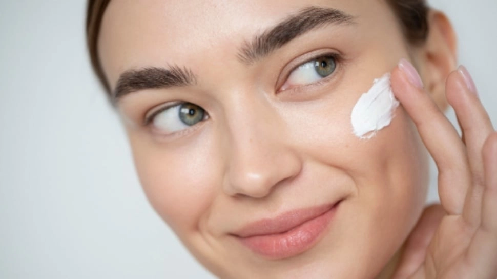 6 Moisturizer Ceramide untuk Wanita Usia 50 Tahun ke Atas, Jaga Kulit Tetap Lembap dan Kenyal