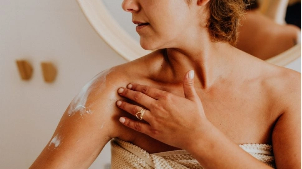 7 Rekomendasi Body Lotion dengan SPF 50 untuk Usia 40 Tahun ke Atas