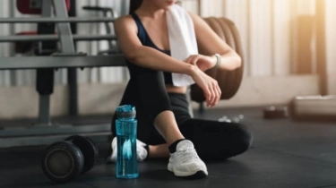 7 Rekomendasi Sepatu Gym Wanita Terbaik, Modal Rp300 Ribuan Kaki Bebas Cedera