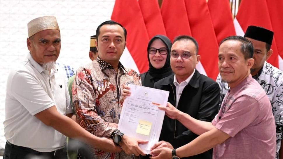 Pulihkan Nama Baik, Presiden Prabowo Beri Rehabilitasi Dua Guru Korban Kriminalisasi Asal Luwu Utara