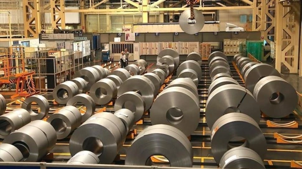 Wamenprin Sebut Investor Siap Merelokasi Pabrik Bajanya ke RI, Pengusaha Menjerit: Jangan Pro Asing!