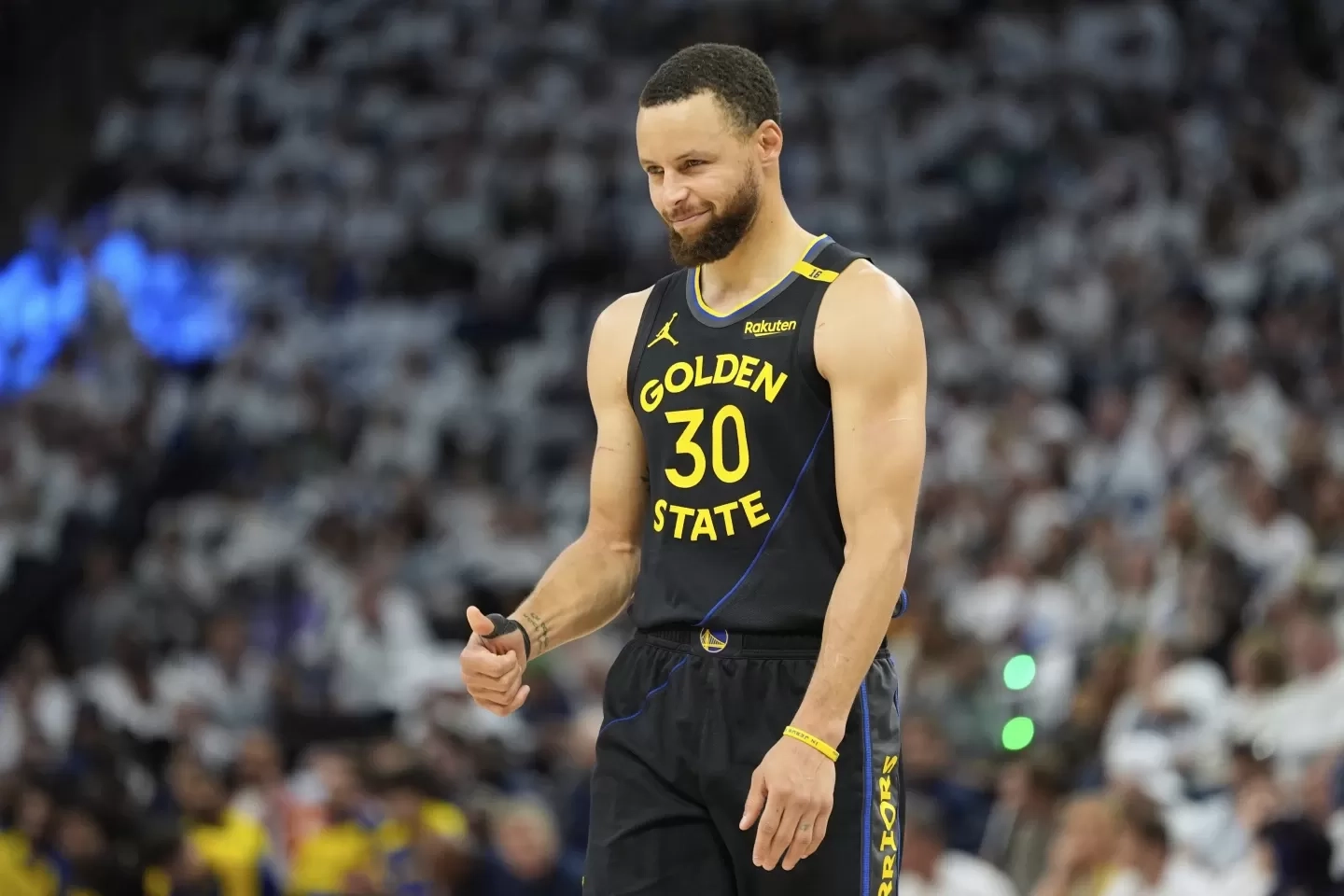 NBA: Stephen Curry Bawa Warriors Kembali Punya Komitmen Menang, Libas Spurs dan Cetak 40+ Poin ke-73