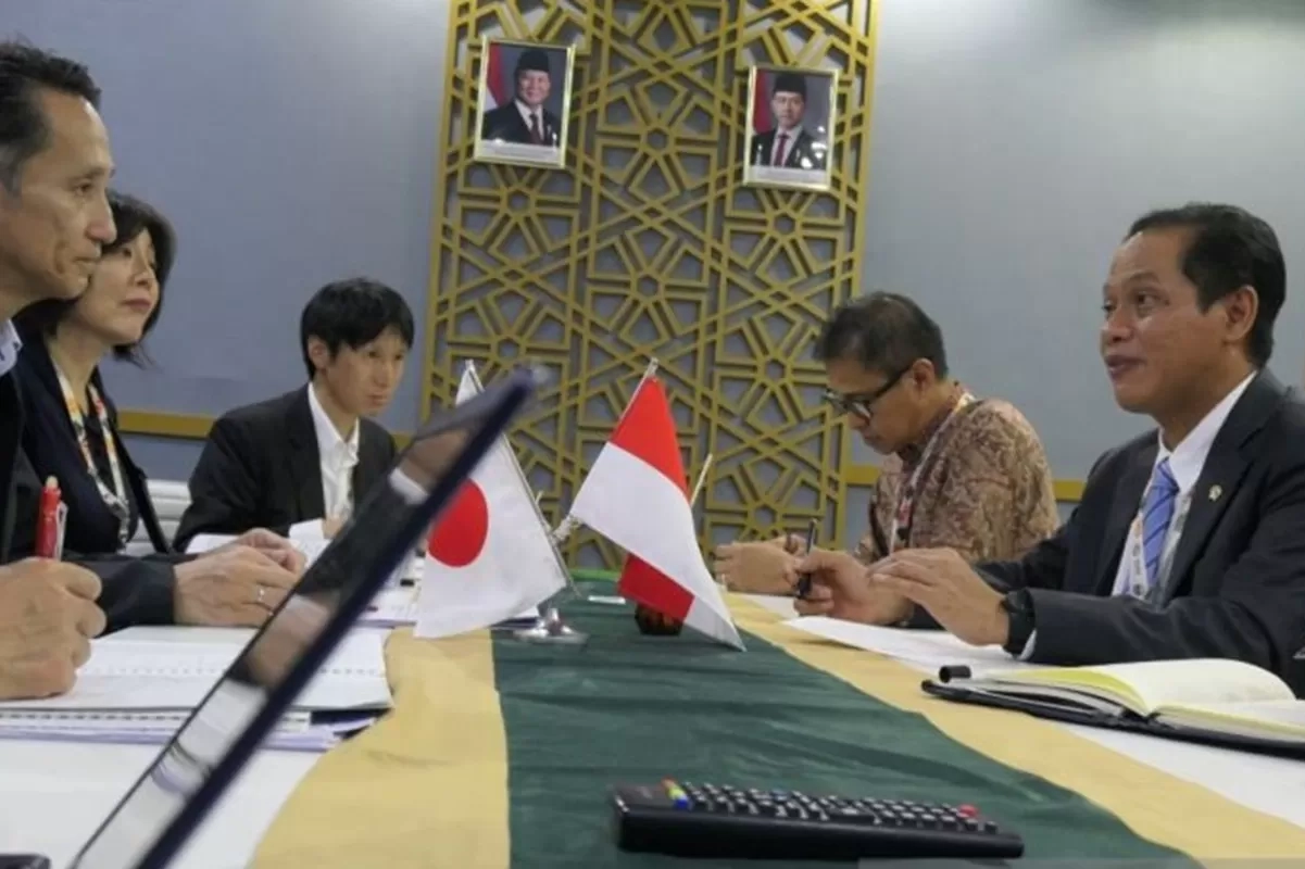 Hanif Faisol Bertemu Menteri Lingkungan Hidup Jepang di COP30, Lanjutkan Kerja Sama Perdagangan Karbon