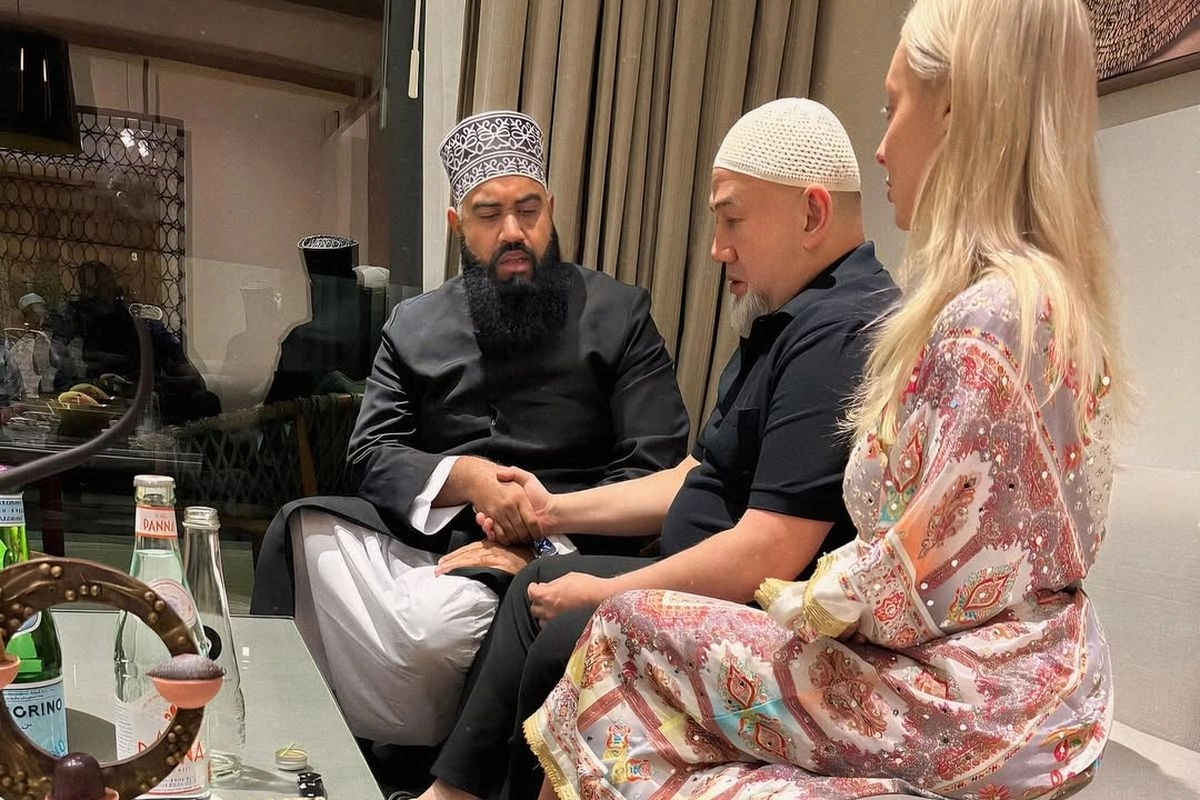 Duduk Perkara Penyanyi AS Gugat Cerai Sultan Malaysia Usai Dinikahi Tanpa Sadar