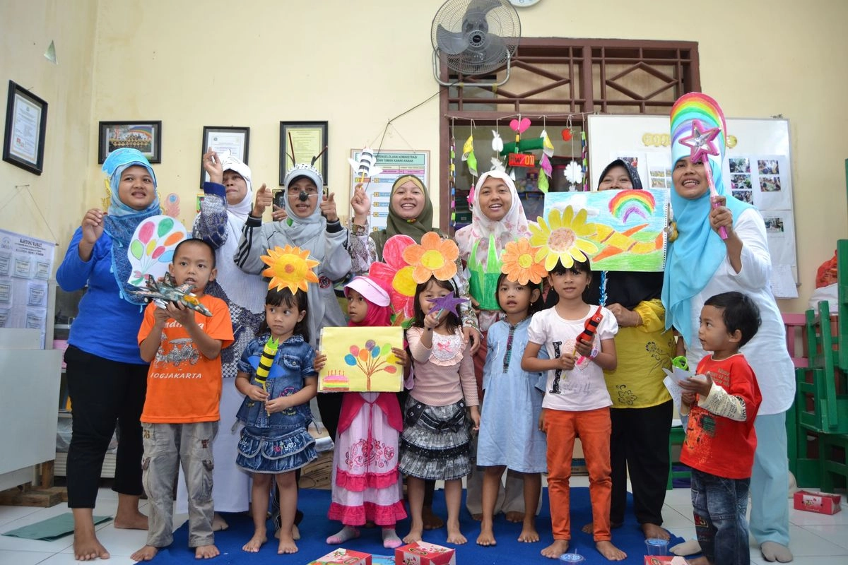 Mengangkat Martabat Guru PAUD: Penjaga Masa Emas yang Masih Terlupakan