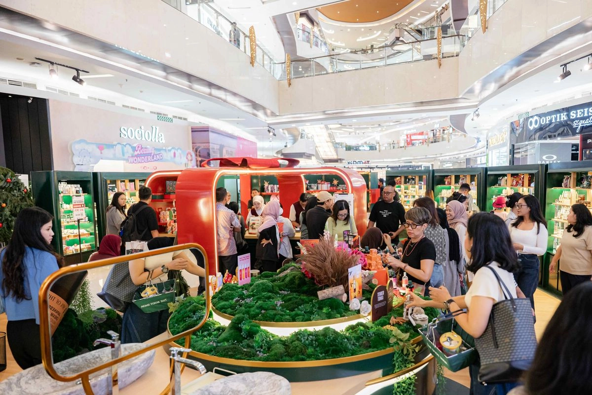 Wrapped In love: Merayakan Indahnya Berbagi di Musim Liburan