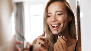 5 Rekomendasi Lipstik Nude untuk Kulit Sawo Matang, Cocok Buat Make Up Natural Tanpa Bikin Pucat
