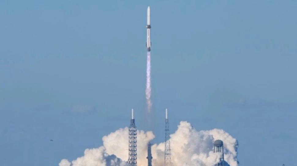 Blue Origin Sukses Luncurkan Misi Mars, Gendong 2 Wahana Antariksa NASA