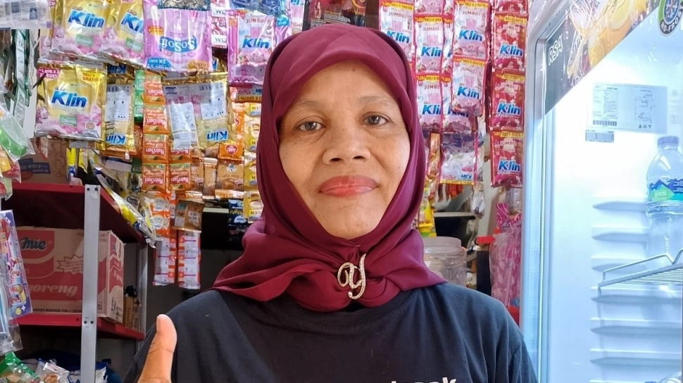 Dari Warung Kecil ke Mimpi Besar: Kisah Yuli Rahmawati yang Berjuang Demi Pendidikan Anak