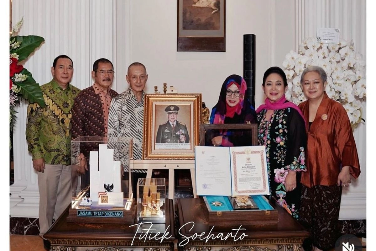 Momen Keluarga Cendara Gelar Syukuran Usai Soeharto Jadi Pahlawan Nasional