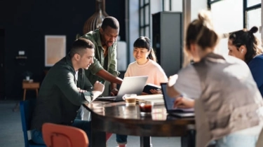 Literasi Keuangan untuk Gen Z di Kampus: Bekal Wajib di Tengah Maraknya Layanan Finansial Digital