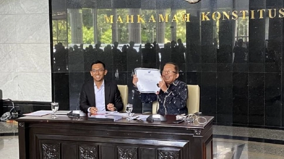 'Nanti Diedit-edit!' Arsul Sani Pamer Ijazah S3 Asli, Tapi Takut Difoto Wartawan