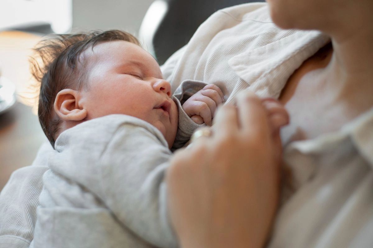 Apakah Vaksin RSV Aman untuk Ibu Menyusui? Ini Penjelasan Dokter