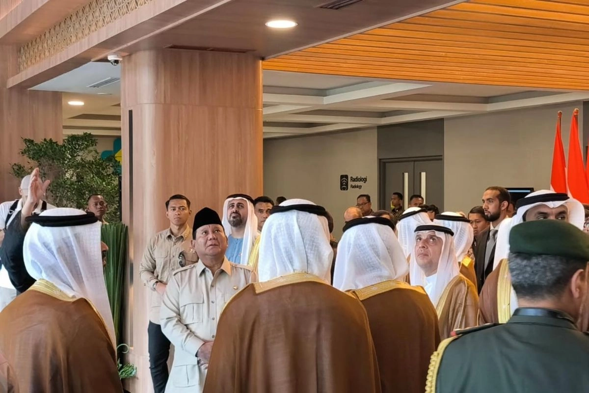 Momen Prabowo-Putra Pangeran MBZ Keliling RS Jantung Hasil Hibah UEA di Solo