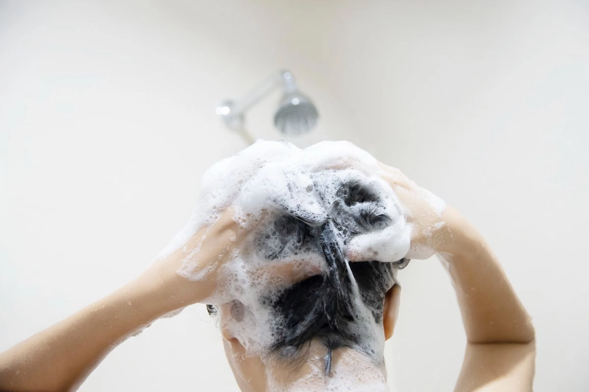 Sebaiknya Keramas Berapa Kali Seminggu agar Rambut Sehat? Ini Jawaban Ahli