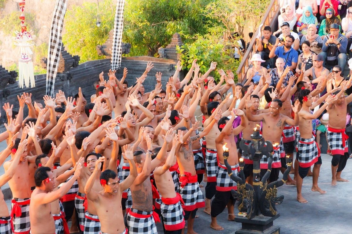 Cara Nonton Tari Kecak di Pantai Melasti Bali, Berapa Harga Tiketnya?