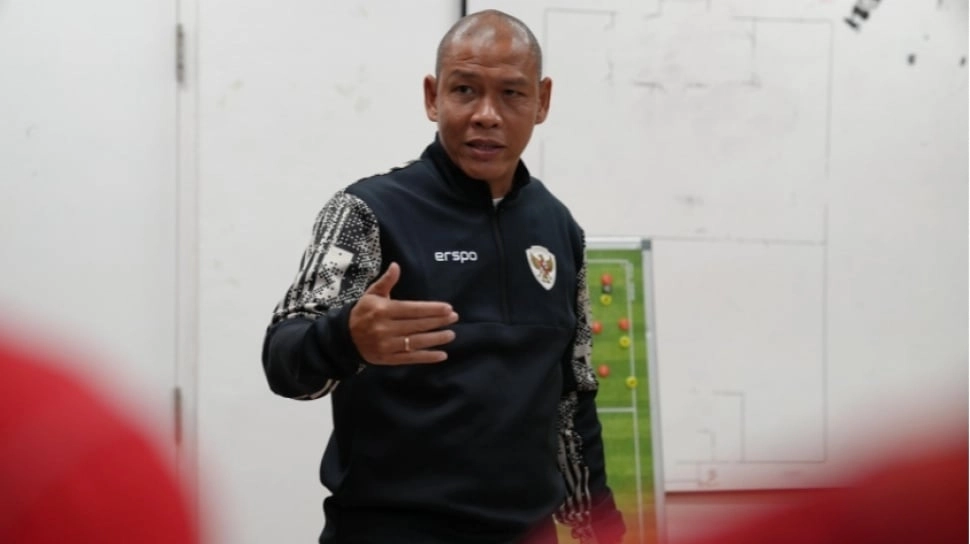 Dekat dengan Shin Tae-yong, Nova Arianto Menjelma Jadi Pelatih Mengerikan di Timnas Indonesia