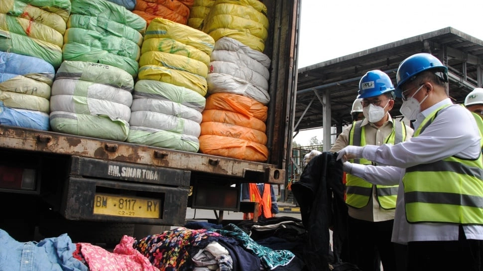 Sepakat dengan Purbaya, Mendag Tegaskan Bayar Pajak Tak Bisa Jadikan Impor Pakaian Bekas Legal