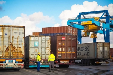 DPR Sebut Pembatasan Truk Saat Nataru Berpotensi Ganggu Arus Logistik