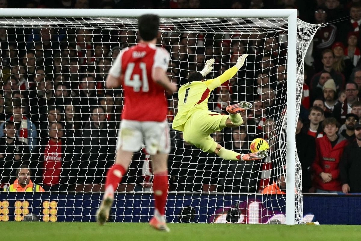 Arsenal Dibobol dari Tengah Lapangan, David Raya Disebut Sedang ''WFH''